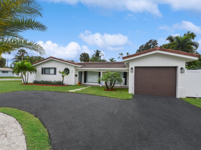 Дом в аренду по адресу 700 SW 4th Street - фото 6898722