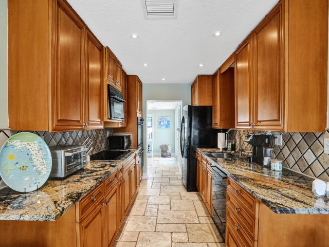 Дом в аренду по адресу 1433 NE 27th Street - фото 6893478