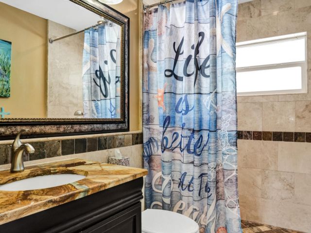 Дом в аренду по адресу 1433 NE 27th Street - фото 6893484