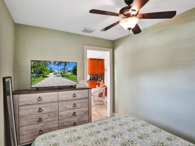 Дом в аренду по адресу 1433 NE 27th Street - фото 6893486