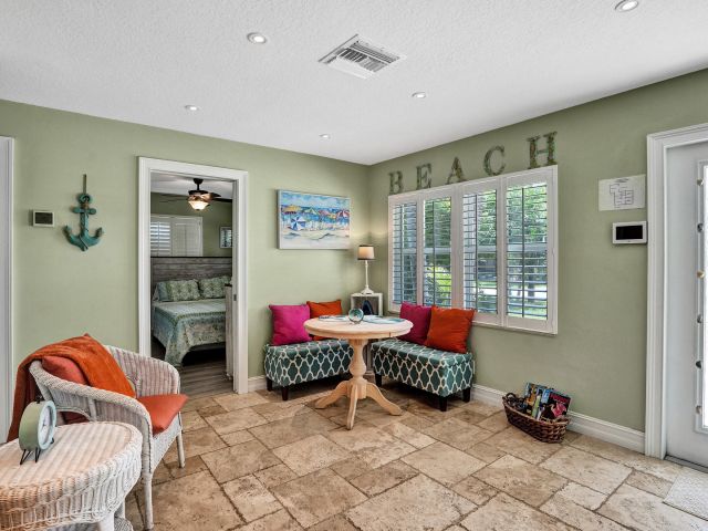 Дом в аренду по адресу 1433 NE 27th Street - фото 6893493