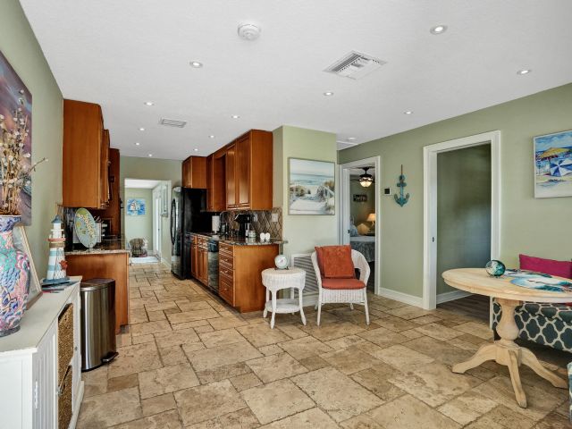 Дом в аренду по адресу 1433 NE 27th Street - фото 6893495