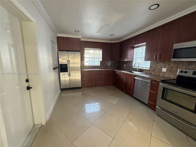 Продажа дома по адресу 501 S 61st Ter - фото 7509454