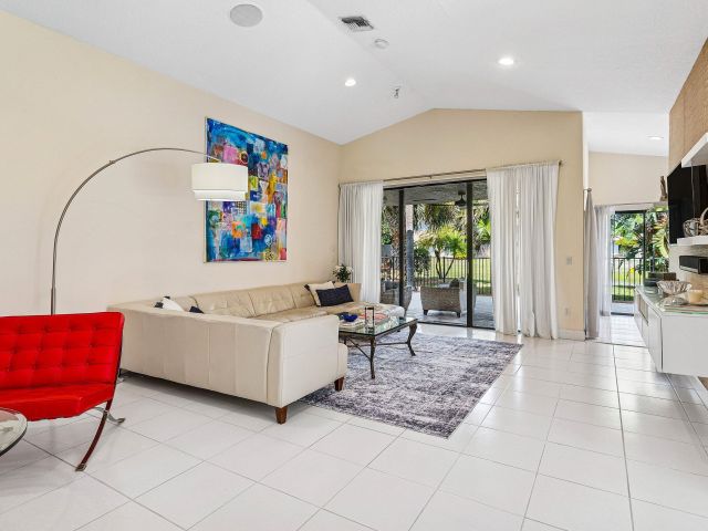 Продажа дома по адресу 21033 Cottonwood Drive - фото 6895028