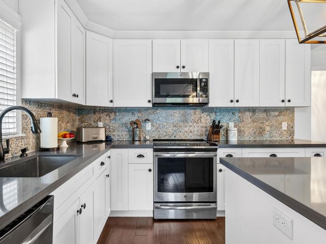 Продажа дома по адресу 354 Marlborough Place - фото 6903498