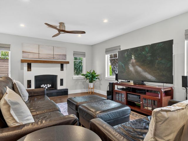 Продажа дома по адресу 354 Marlborough Place - фото 6903508