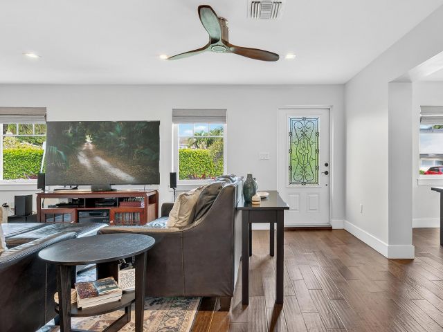 Продажа дома по адресу 354 Marlborough Place - фото 6903509