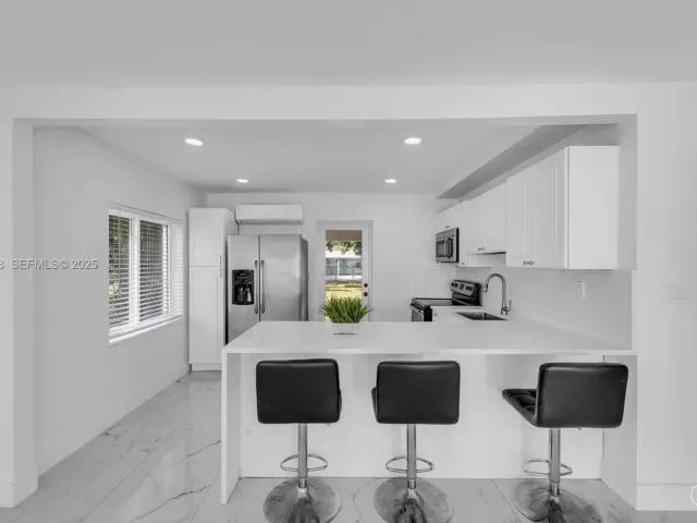 Продажа дома по адресу 2431 Coolidge St - фото 6891631