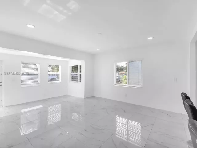 Продажа дома по адресу 2431 Coolidge St - фото 6891632