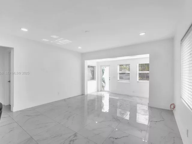 Продажа дома по адресу 2431 Coolidge St - фото 6891633