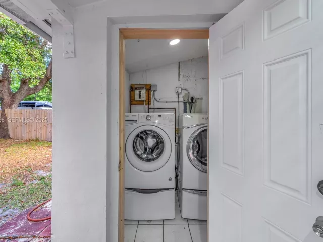 Продажа дома по адресу 2431 Coolidge St - фото 6891624