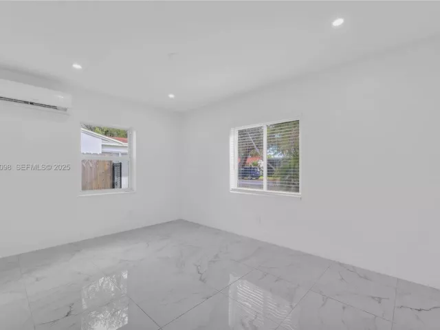 Продажа дома по адресу 2431 Coolidge St - фото 6891625