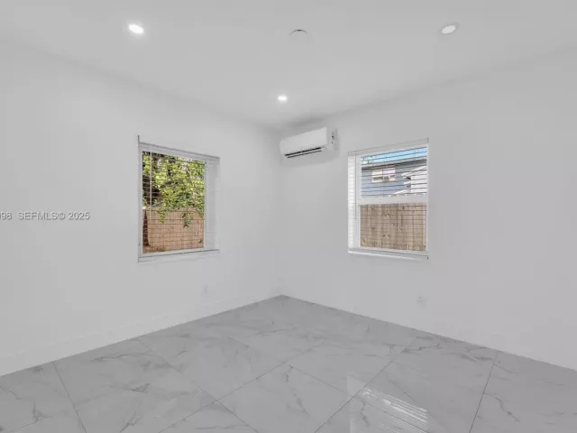 Продажа дома по адресу 2431 Coolidge St - фото 6891626