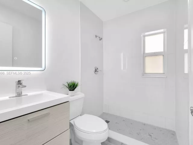 Продажа дома по адресу 2431 Coolidge St - фото 6891627