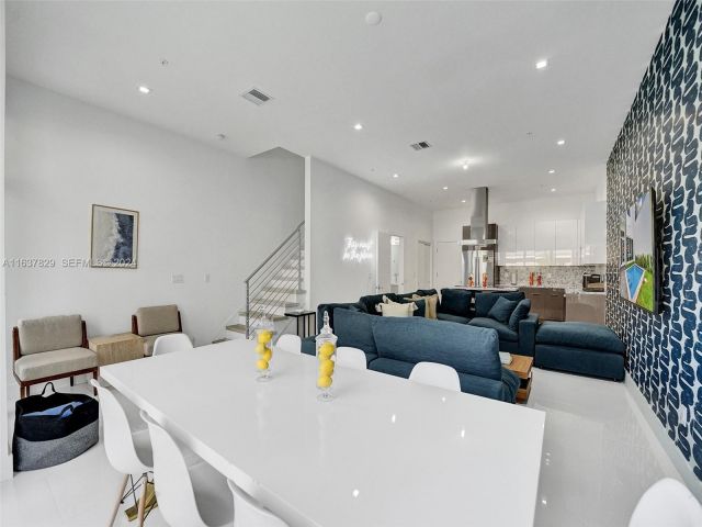 Дом в аренду по адресу 1224 NE 15th Avenue - фото 6874744