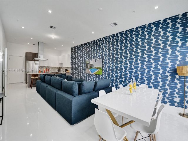 Дом в аренду по адресу 1224 NE 15th Avenue - фото 6874745