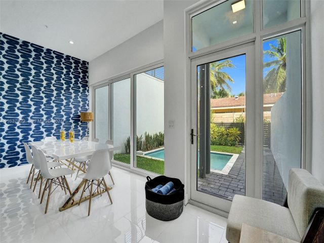 Дом в аренду по адресу 1224 NE 15th Avenue - фото 6874746