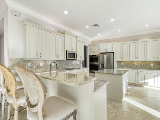 Продажа дома по адресу 7755 Maywood Crest Drive - фото 6893861