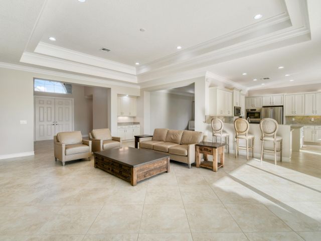 Продажа дома по адресу 7755 Maywood Crest Drive - фото 6893862