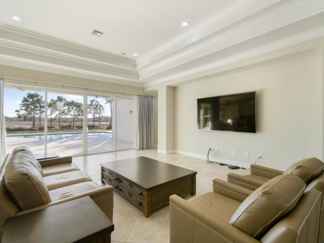 Продажа дома по адресу 7755 Maywood Crest Drive - фото 6893864