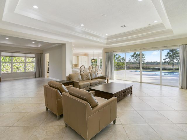 Продажа дома по адресу 7755 Maywood Crest Drive - фото 6893865