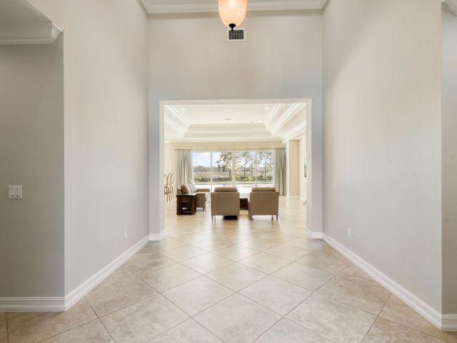 Продажа дома по адресу 7755 Maywood Crest Drive - фото 6893867