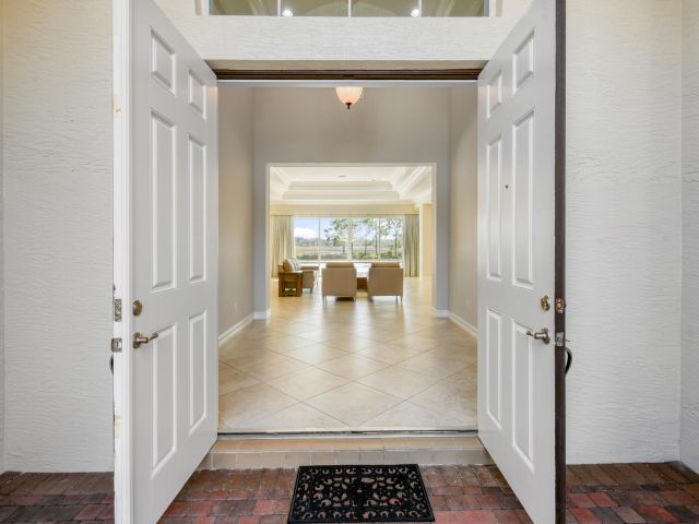 Продажа дома по адресу 7755 Maywood Crest Drive - фото 6893869