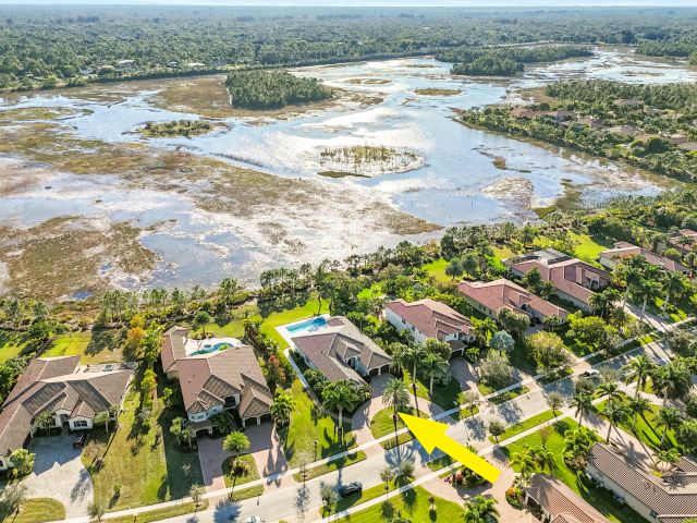 Продажа дома по адресу 7755 Maywood Crest Drive - фото 6893874