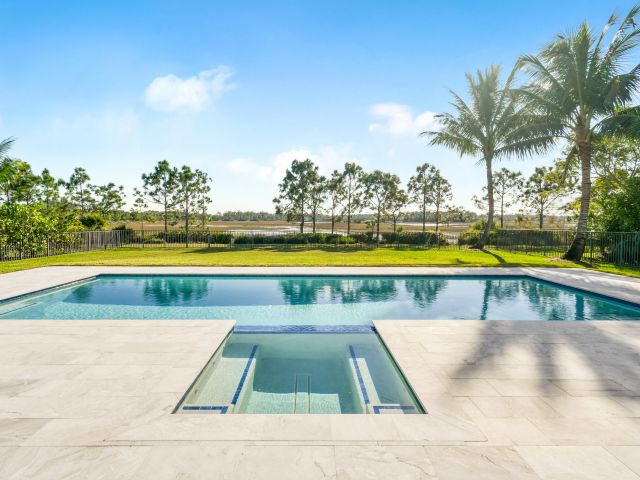 Продажа дома по адресу 7755 Maywood Crest Drive - фото 6893876