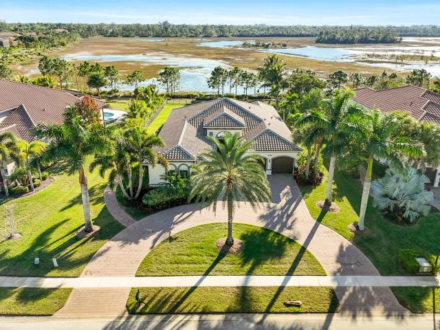 Продажа дома по адресу 7755 Maywood Crest Drive - фото 6893877