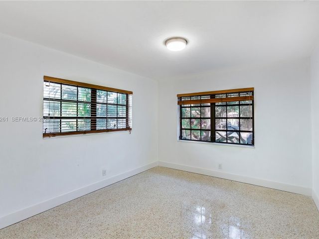 Дом в аренду по адресу 407 Minorca Ave - фото 6873687