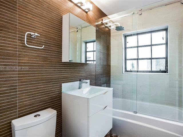 Дом в аренду по адресу 407 Minorca Ave - фото 6873688