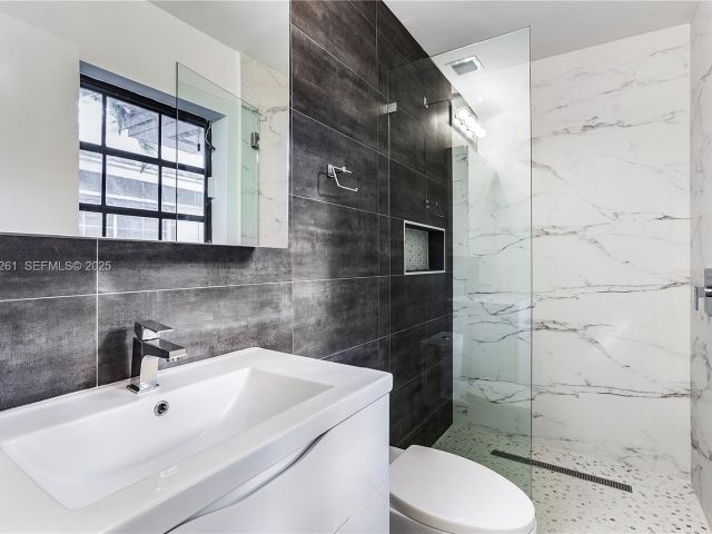 Дом в аренду по адресу 407 Minorca Ave - фото 6873690