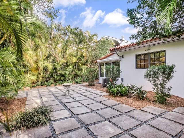 Дом в аренду по адресу 407 Minorca Ave - фото 6873692