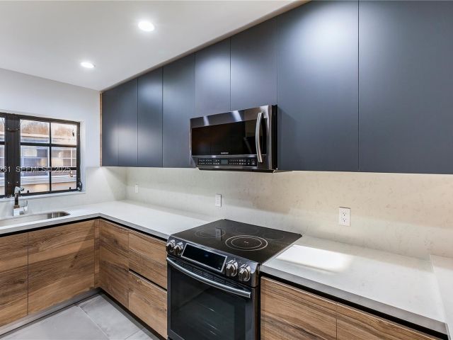 Дом в аренду по адресу 407 Minorca Ave - фото 6873693