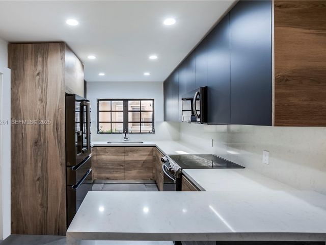 Дом в аренду по адресу 407 Minorca Ave - фото 6873694