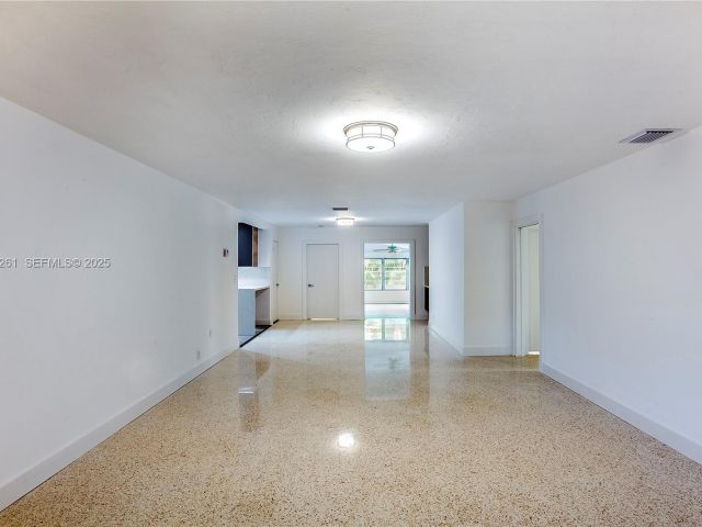 Дом в аренду по адресу 407 Minorca Ave - фото 6873696