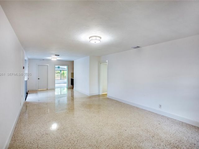 Дом в аренду по адресу 407 Minorca Ave - фото 6873697