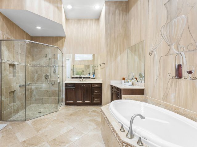 Продажа дома по адресу 16631 Chesapeake Bay Court - фото 6875626