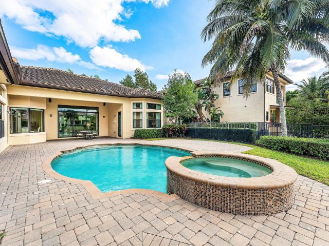 Продажа дома по адресу 16631 Chesapeake Bay Court - фото 6875628