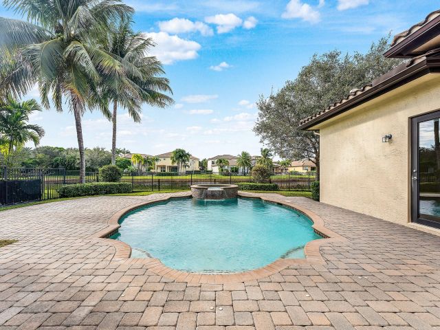 Продажа дома по адресу 16631 Chesapeake Bay Court - фото 6875629