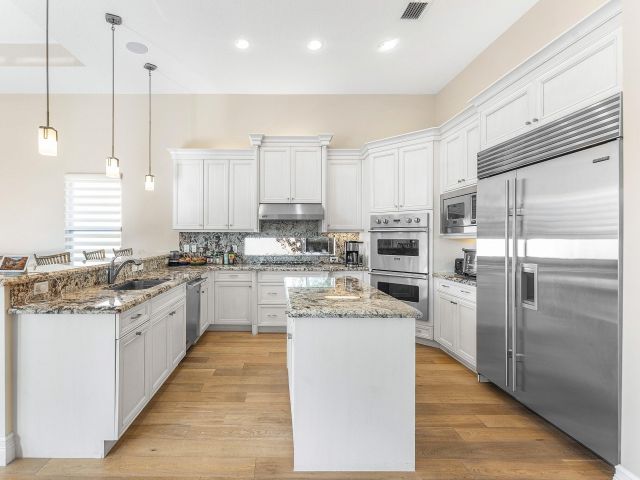 Продажа дома по адресу 16631 Chesapeake Bay Court - фото 6875635