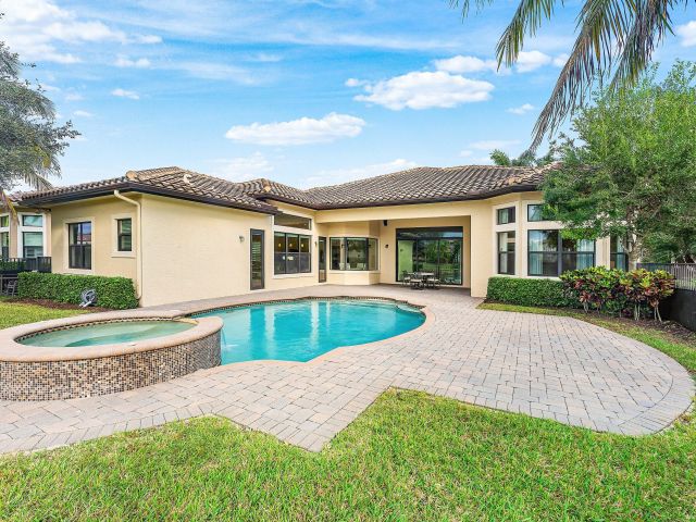 Продажа дома по адресу 16631 Chesapeake Bay Court - фото 6875636