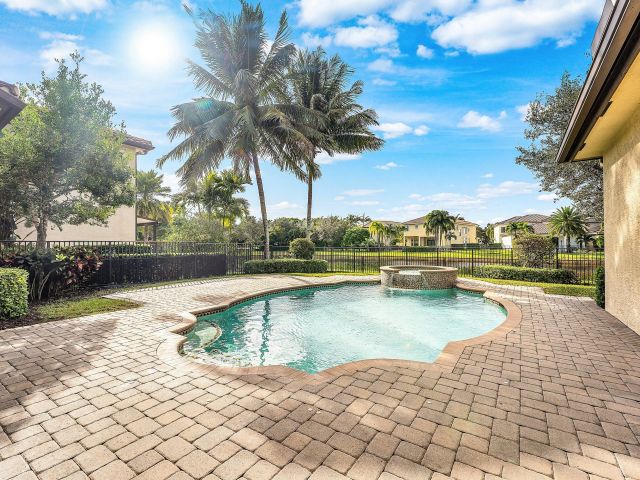 Продажа дома по адресу 16631 Chesapeake Bay Court - фото 6875637