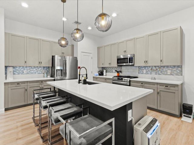 Дом в аренду по адресу 4931 Whispering Way - фото 6875673