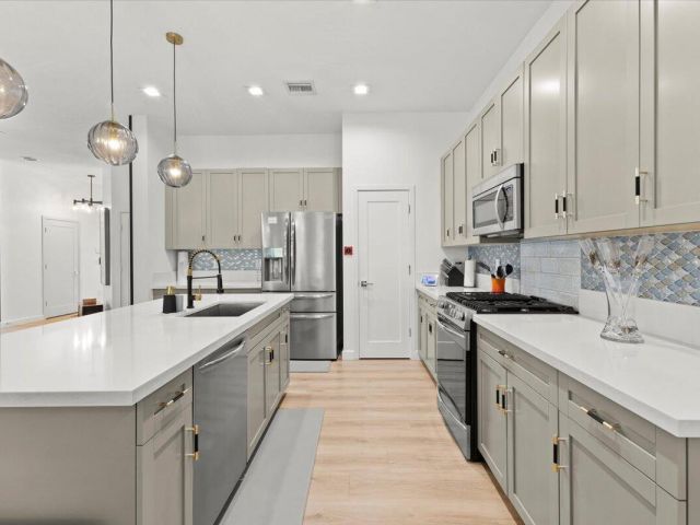 Дом в аренду по адресу 4931 Whispering Way - фото 6875674