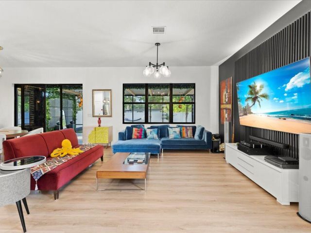 Дом в аренду по адресу 4931 Whispering Way - фото 6875676