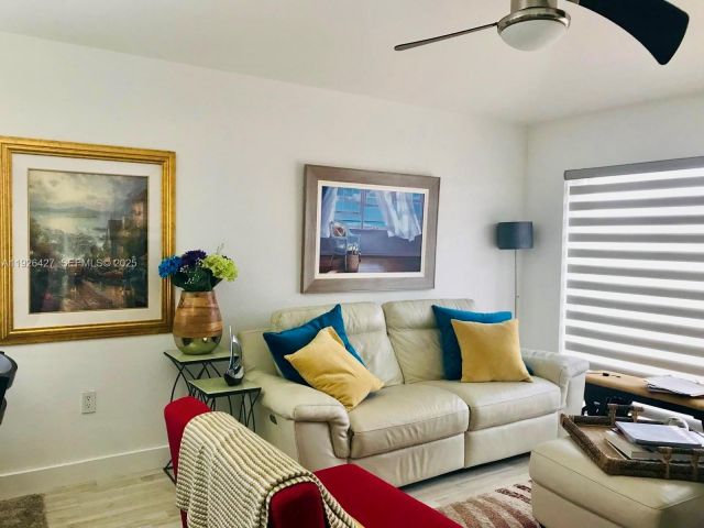 Дом в аренду по адресу 5072 NW 115th Ct - фото 7463930