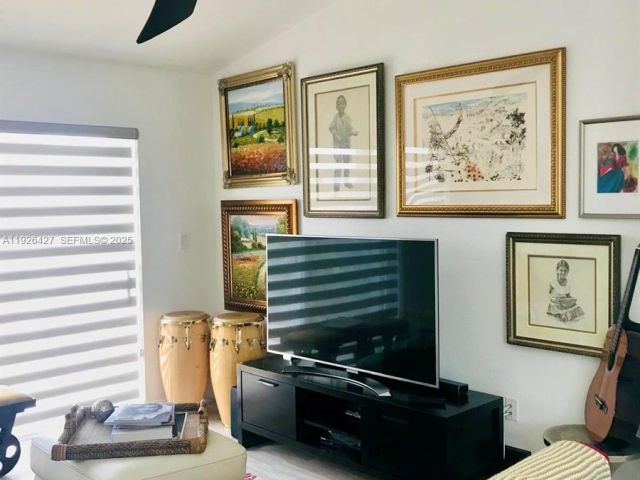 Дом в аренду по адресу 5072 NW 115th Ct - фото 7463932