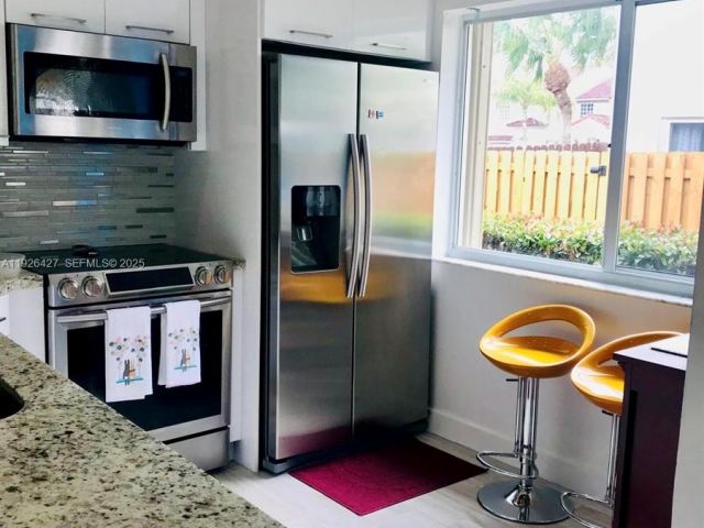 Дом в аренду по адресу 5072 NW 115th Ct - фото 7463935